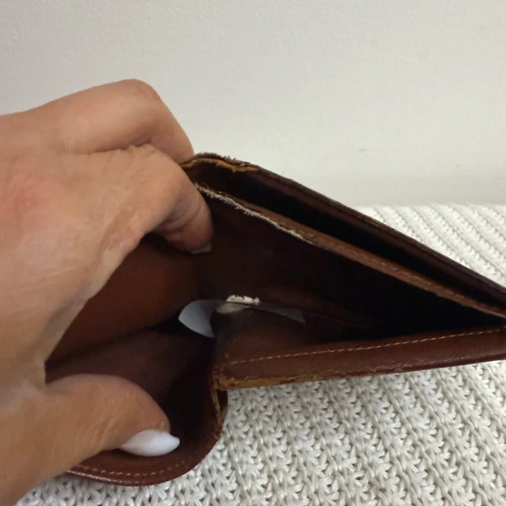 Louis Vuitton Men's monogram canvas and Leather Bi-Fold Wallet - project